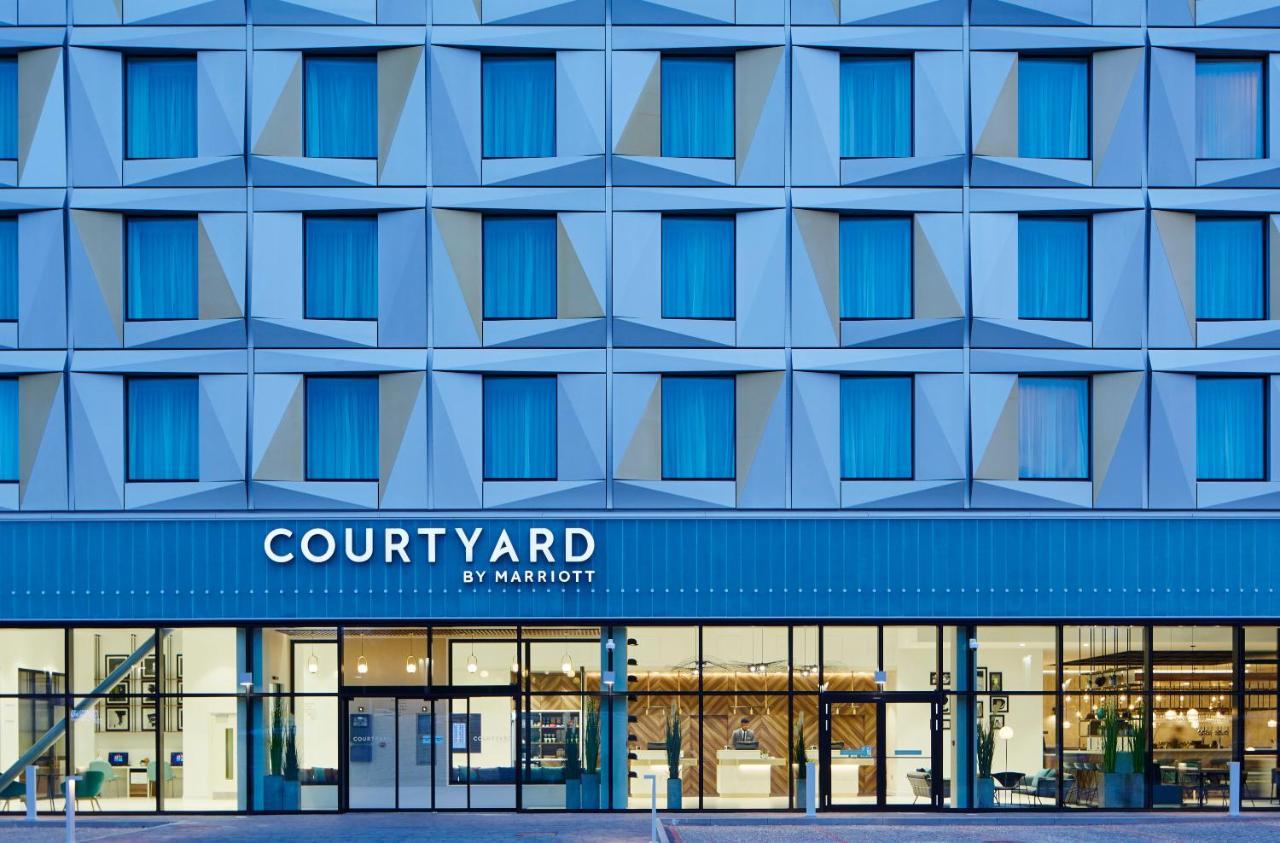 Отель Courtyard By Marriott Luton Airport Экстерьер фото